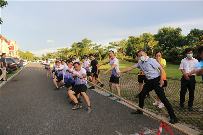 2022年8月，中马合资公司组织员工参加中马控股成立五周年运动会--拔河比赛