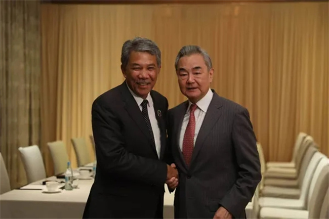 转载‖王毅会见马来西亚外长穆罕默德